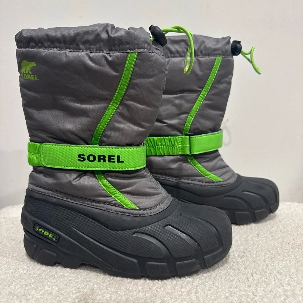 Sorel Kids Flurry Winter Snow Boots Sledding Size 2 Grey/Green Extreme Warmth